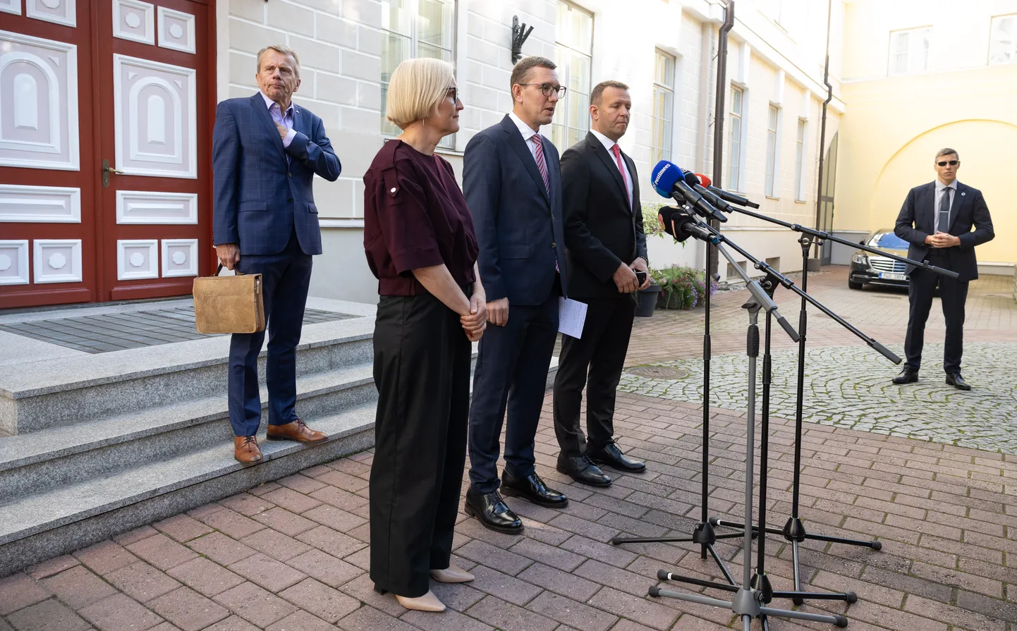 Valitsuse pressikonverents eelarve teemal. Kristen Michal, Kristina Kallas, Lauri Läänemets (paremal), Jürgen Ligi (taga).