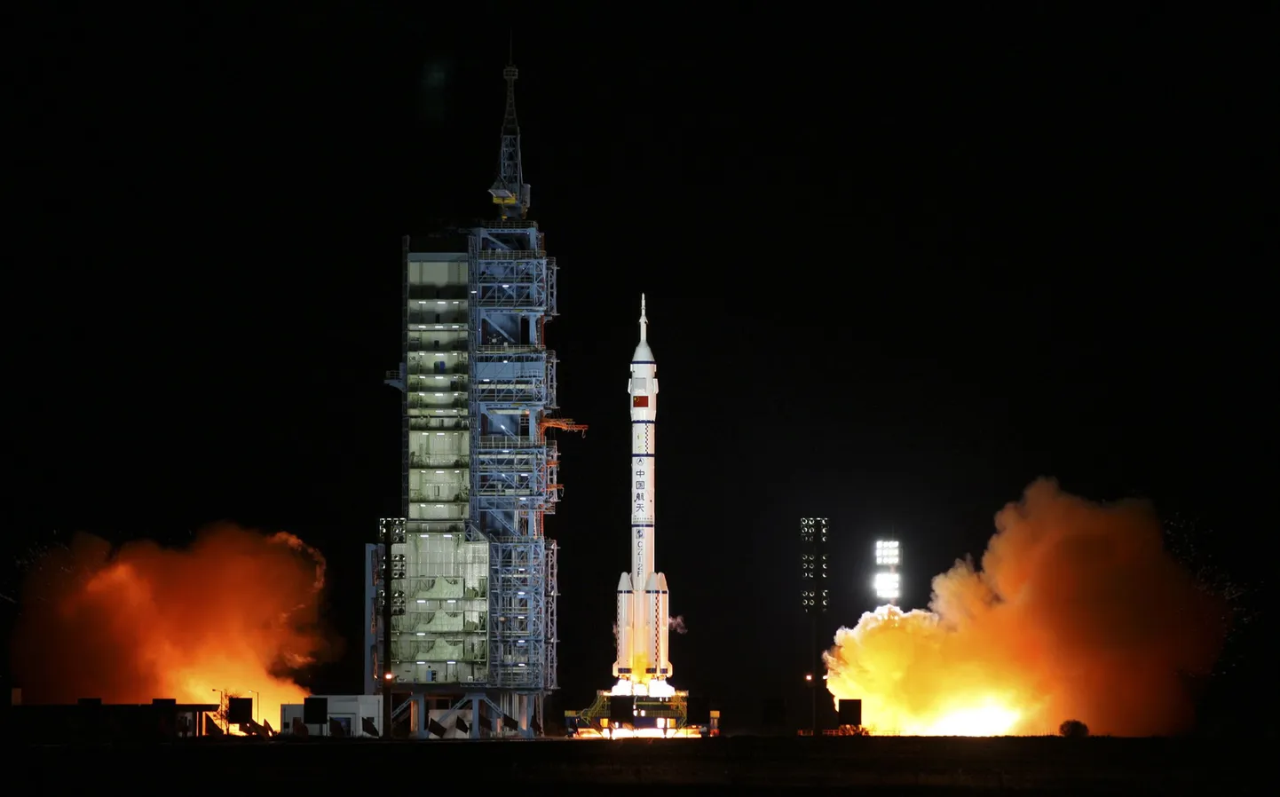 Старт космического корабля "Шэнчжоу-8"