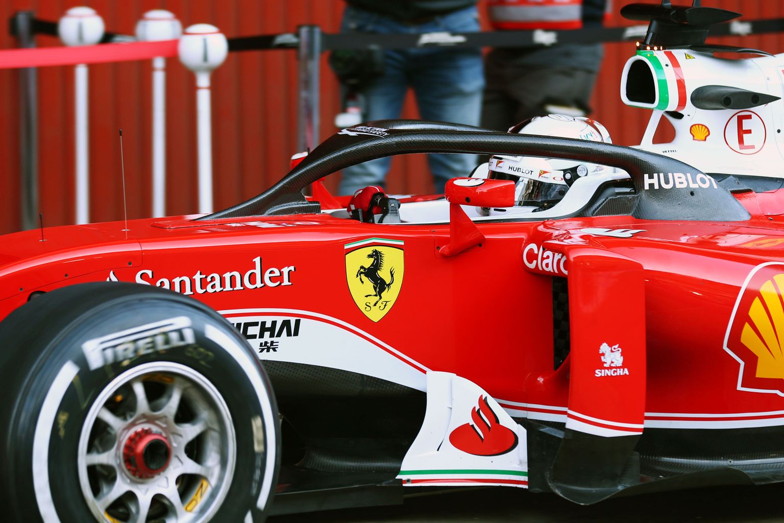 Sebastian Vettel Halo-lahendusega.