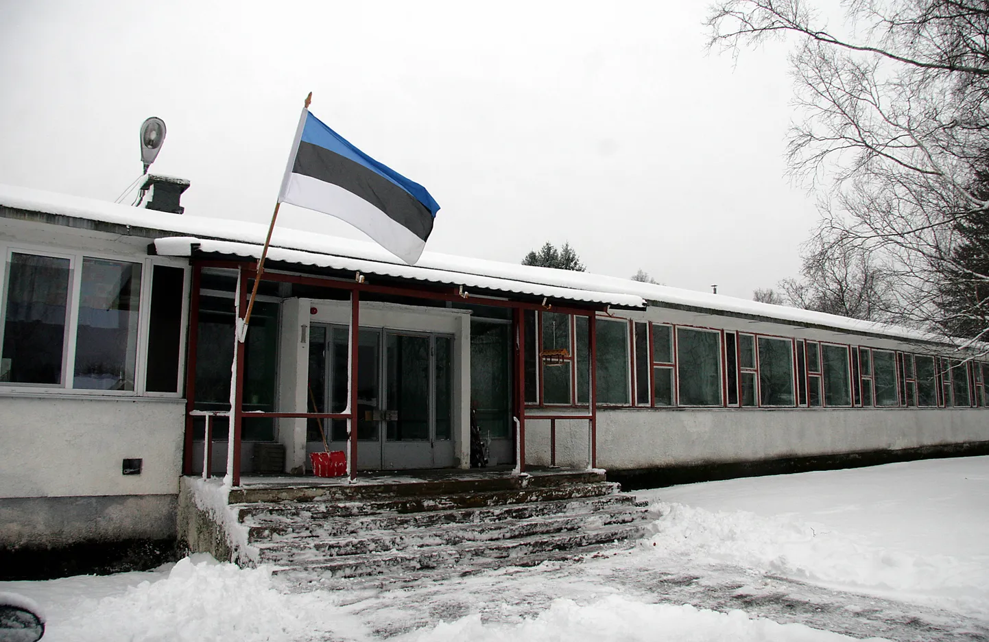 Sonda koolis õpib praegu 17 last. Kogukonnaga lepiti juba aastaid tagasi kokku, et põhikool pannakse kinni, kui laste arv kukub alla 20. Uuel õppeaastal on muudatused paratamatud.
