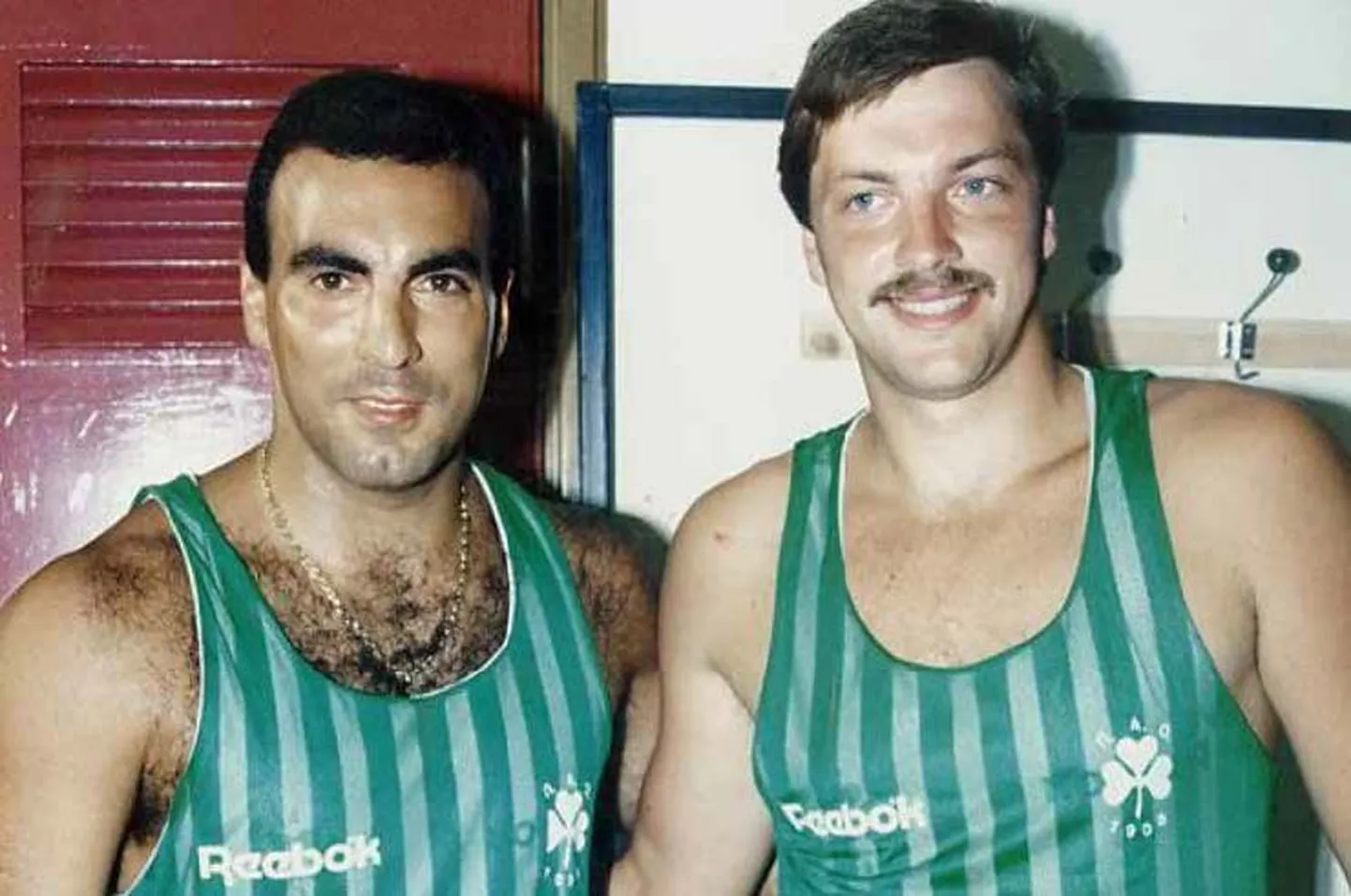 Tiit Sokk (paremal) esindas Ateena Panathinaikost vahemikus 1992-1996. Sel pildil on Sokk Kreeka legendi Nikos Galisega.