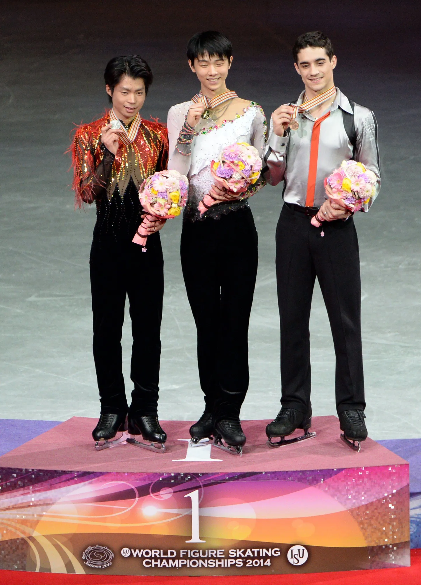 Meeste üksiksõidu esikolmik Yuzuru Hanyu (keskel), Tatsuki Machida (vasakul) ja Javier Fernandez.