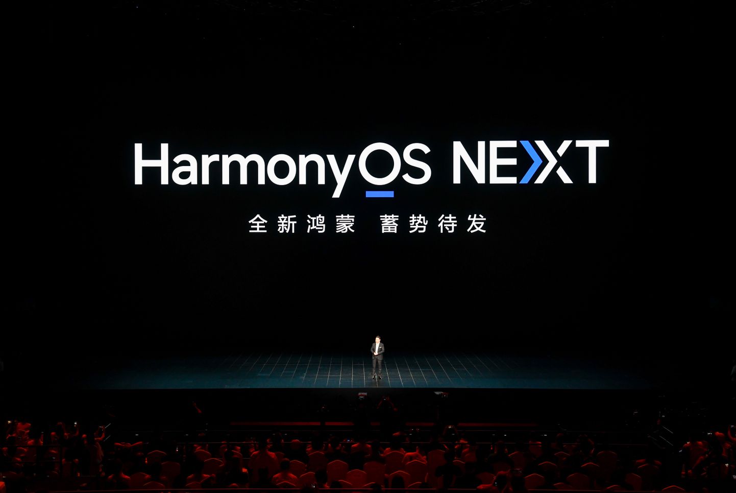 Huawei uut operatsioonisüsteemi HarmonyOS NEXT esitleti Hiinas Shenzhenis 25. septembril, kuid esialgu saavad seda kasutada vaid arendajad. Nende sõnul kaob Huawei mobiiliplatvormilt peagi Androidirakenduste tugi.