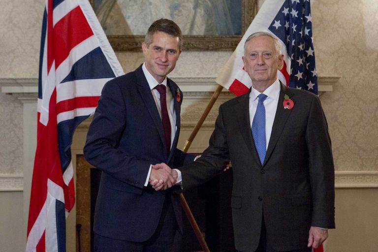 Suurbritannia kaitseminister Gavin Williamson (vasakul) ja USA kaitseminister James Mattis.