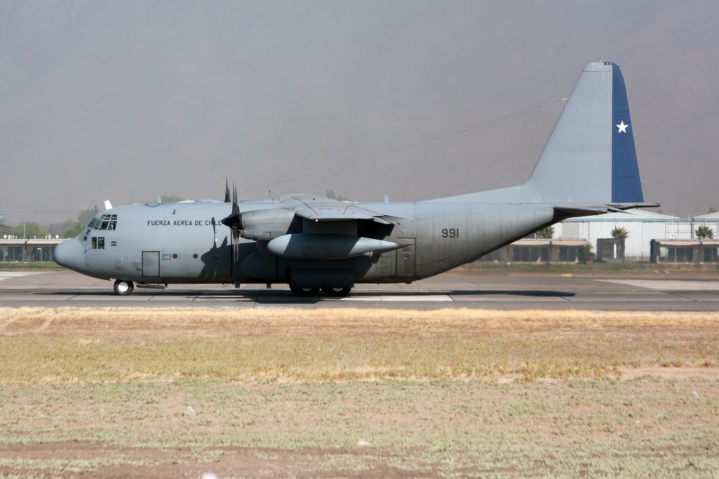 Lennuk Lockheed C-130 Hercules.