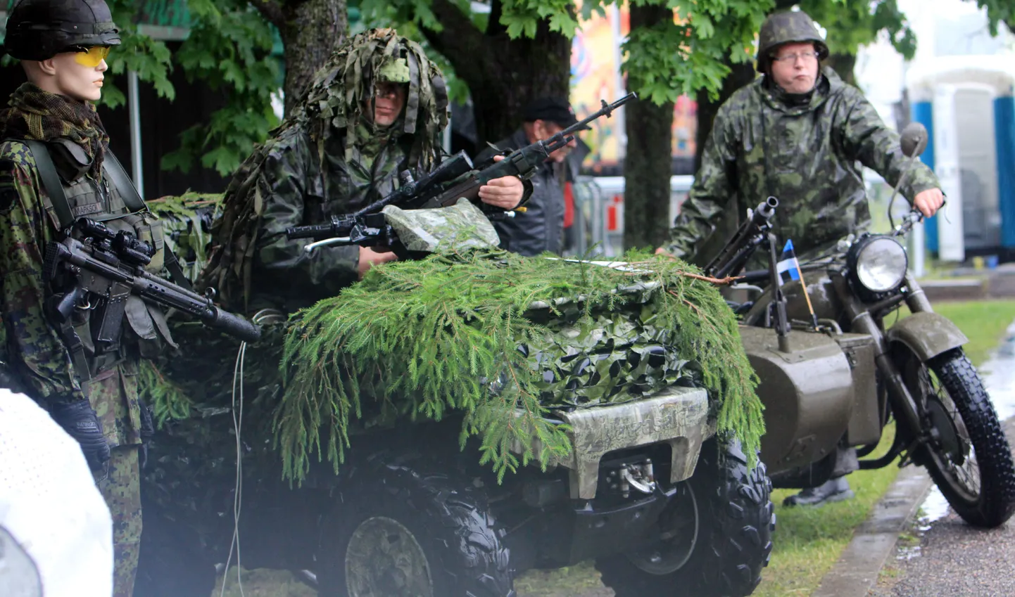 Pärast Võidupüha paraadi toimus Pärnus lahingutehnika näitus.