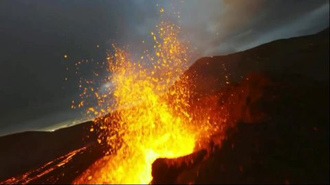 Islandi pealinna lähistel hakkas purskama vulkaan