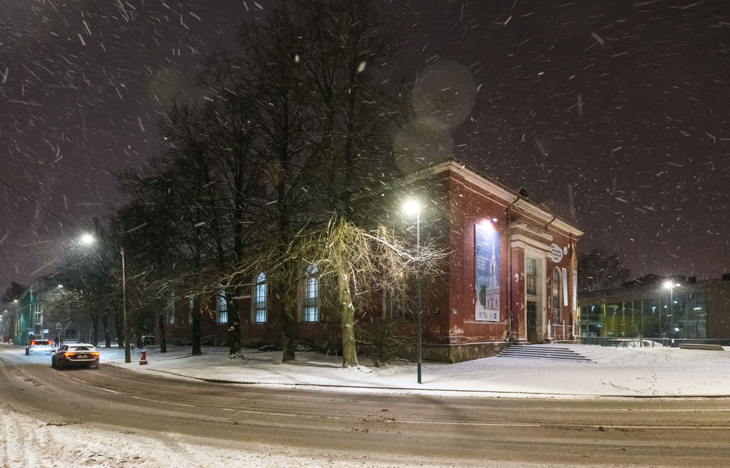 Ka vana EPA võimlana tuntud Tartu Maarja kirikus süttivad jõulude lõpuni igal õhtul tuled.