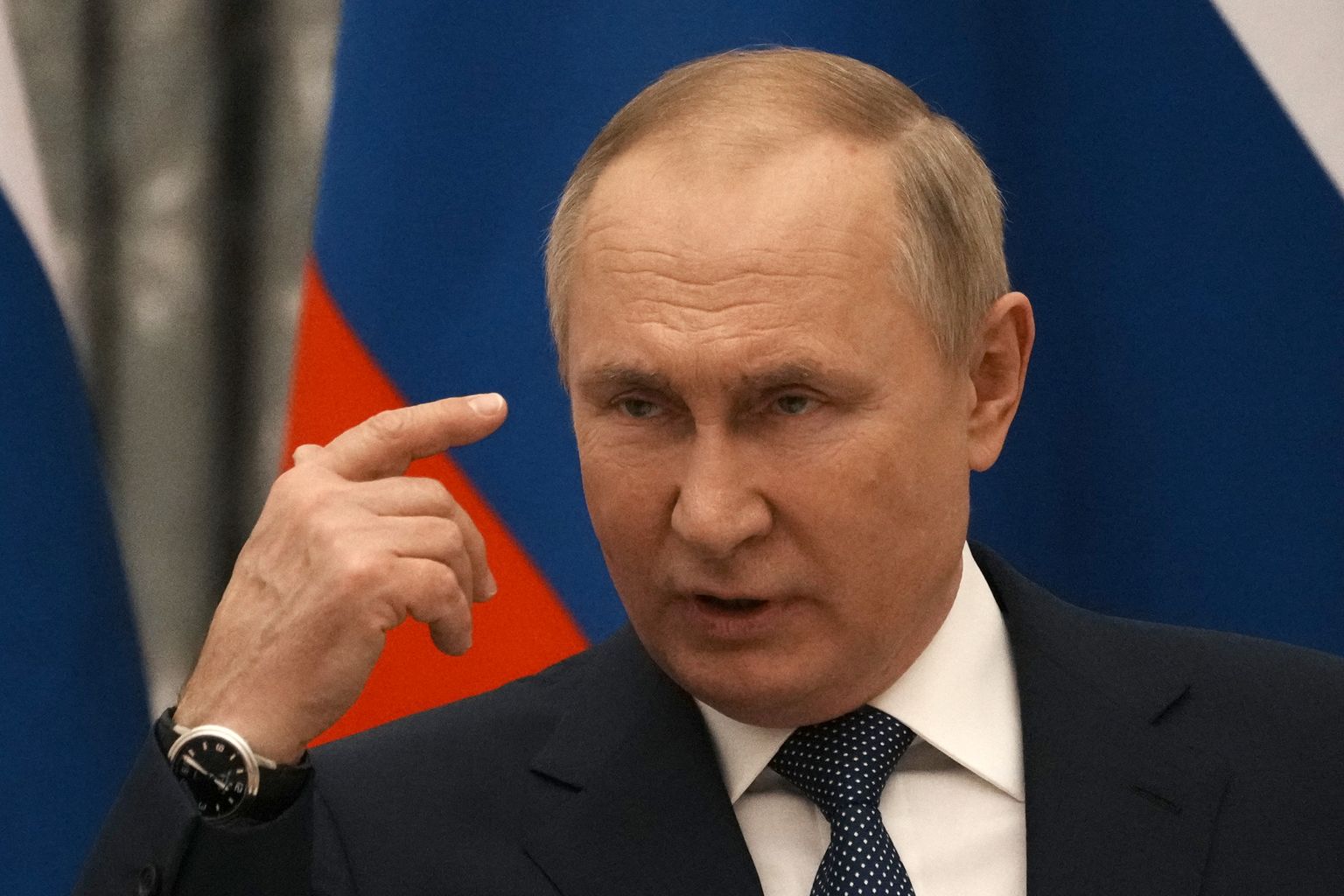 Venemaa president Vladimir Putin žestikuleerimas 7. veebruaril Moskvas ühisel pressikonverentsil Prantsusmaa presidendi Emmanuel Macroniga