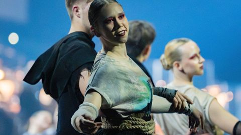 FOTO ⟩ Meklē sevi deju studijas "Dzirnas" iestudējumā "Indulis un Ārija"!