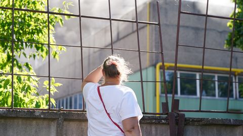 Ugunsdzēsēji ierobežojuši ugunsgrēku 3500 kvadrātmetru platībā Ulmaņa gatvē