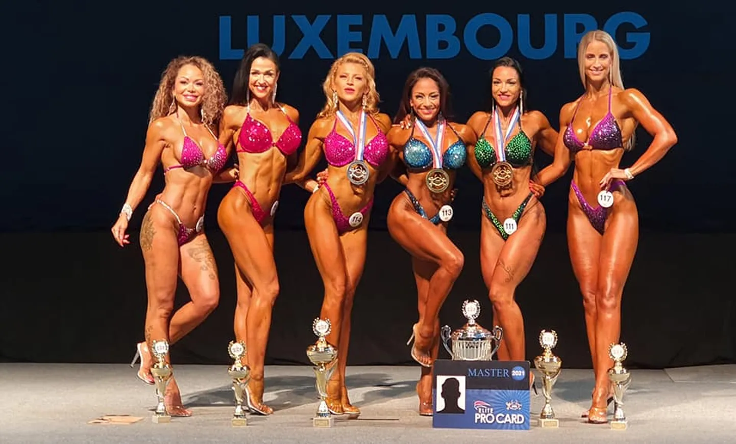 Annika Luik (vasakult teine) teenis Master bikiini kategoorias vanuseklassis 35+ neljanda koha ning pääses kuni 169 cm pikkuste osalejate kategoorias poolfinaali.