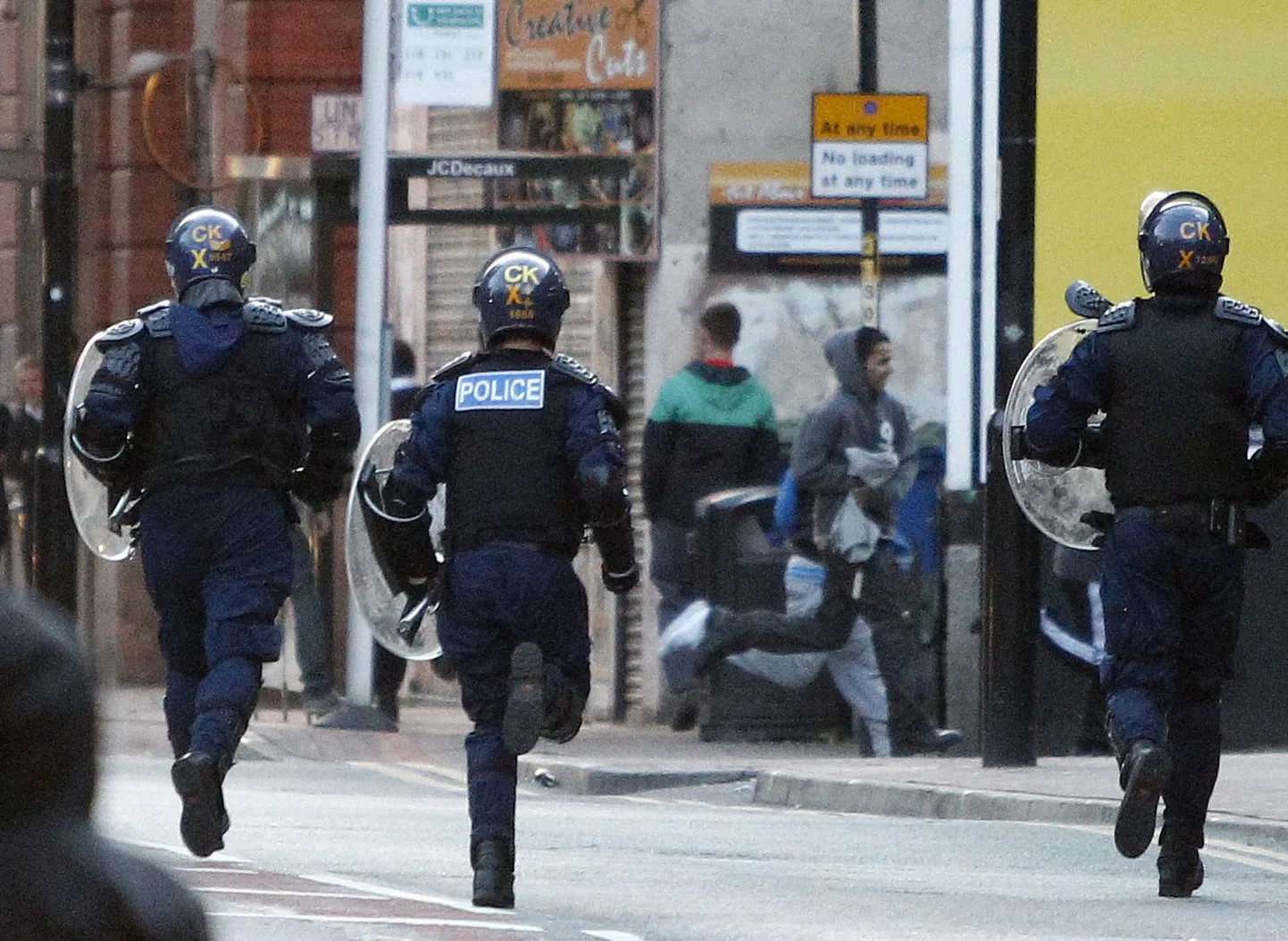 Märulipolitsei Manchesteris.