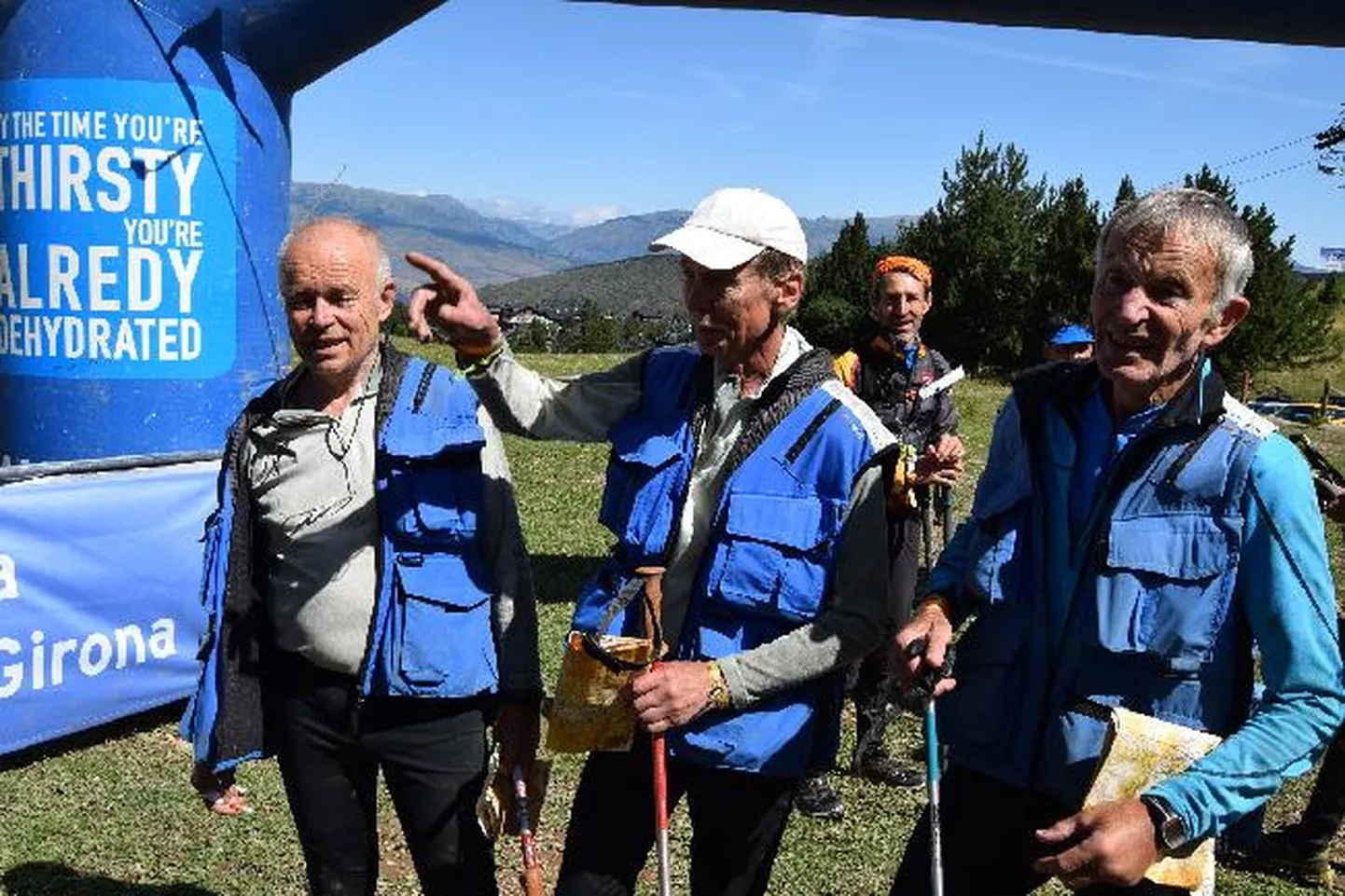 Arvo Kivikas, Johannes Tasa ja Tõnu Nurm maailmameistritena finišis.