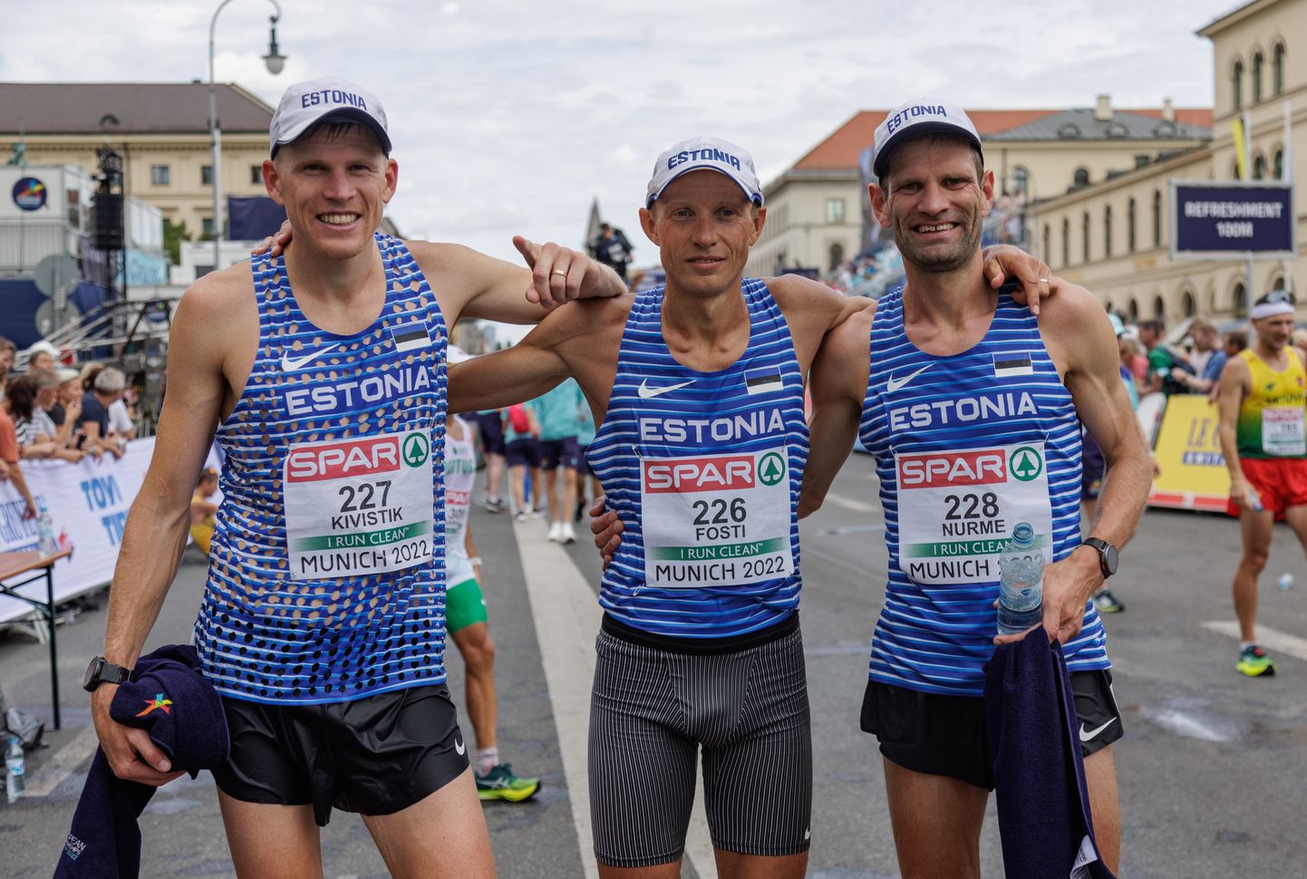 Eesti maratonimehed saavutasid võistkondlikult kuuenda koha. Paremalt: Tiidrek Nurme, Roman Fosti ja Kaur Kivistik.