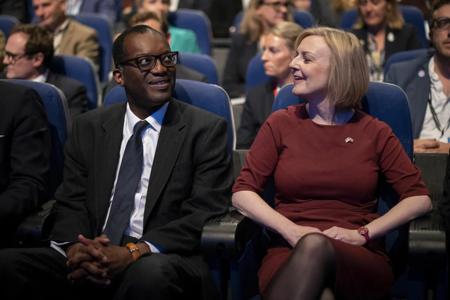 Briti peaministri Liz Trussi ja rahandusministri Kwasi Kwartengi eelarvepoliitilised plaanid põhjustasid rahaturul sellise tormi, et nad pidid suunda muutma.