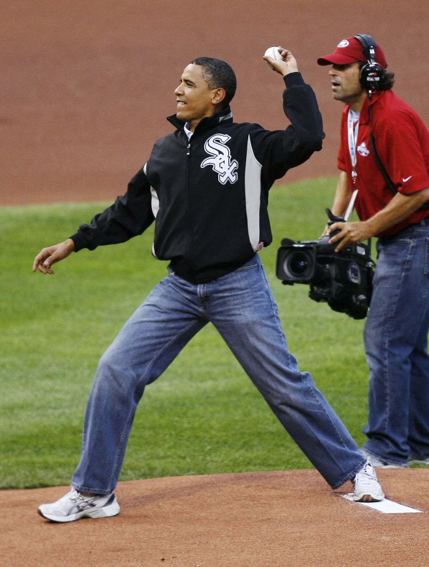 USA president Barack Obama avas pesapalli tähtede mängu