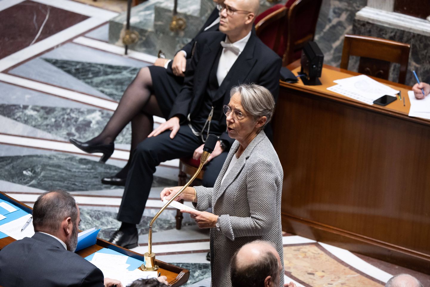 Elisabeth Borne parlamendis kõnelemas.