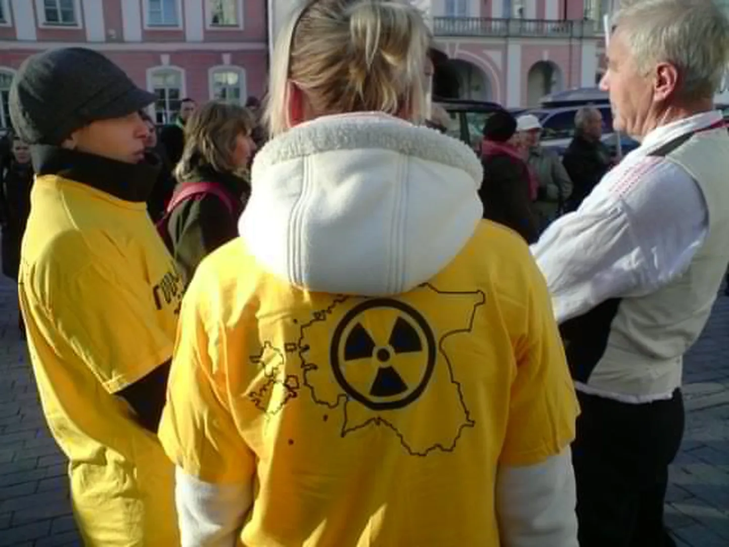 Pikett Suur-Pakrile plaanitava tuumajaama vastu.