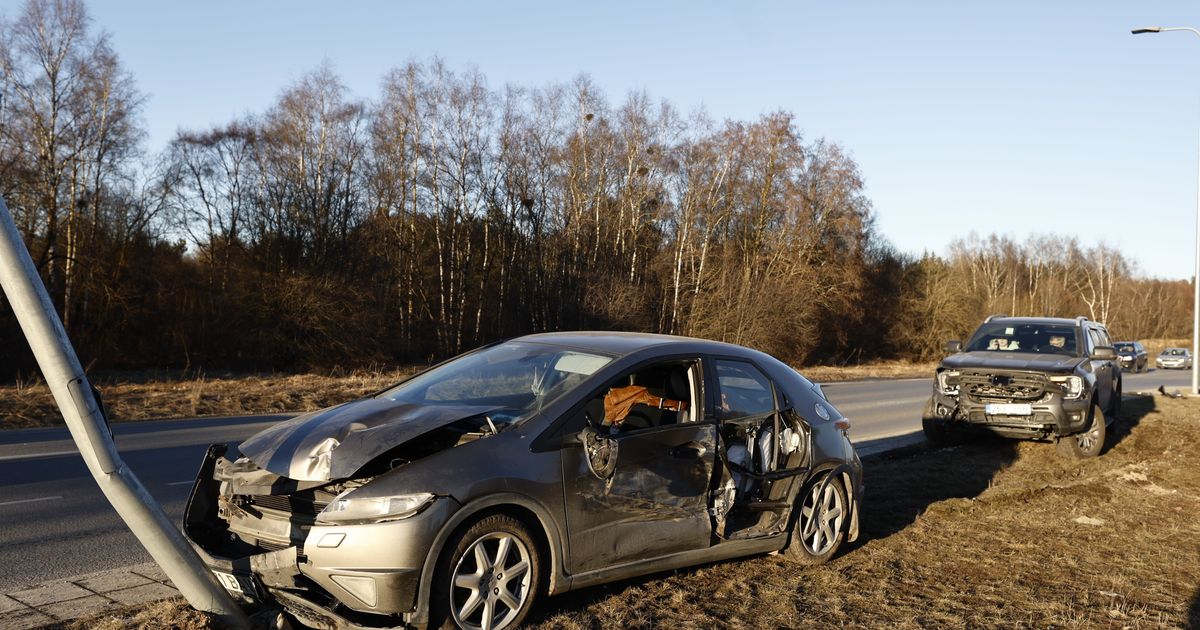 FOTOD ⟩ Tallinnas põrkasid kokku kaks sõiduautot FOTOD ⟩ Tallinnas põrkasid kokku kaks sõiduautot
