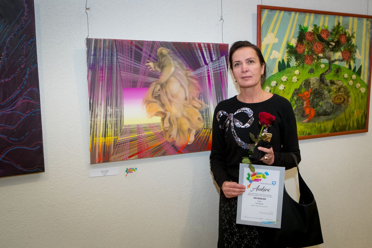 VENNA TÖÖGA: Võidutöö autorit Ivar Kaasikut esindas näituse avamisel õde Liana Kaasik.