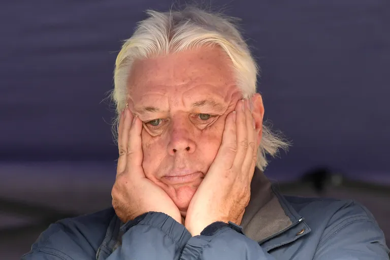 David Icke 26. septembril 2020 Londonis Trafalgari väljakul koroonapiirangute vastasel protestil.