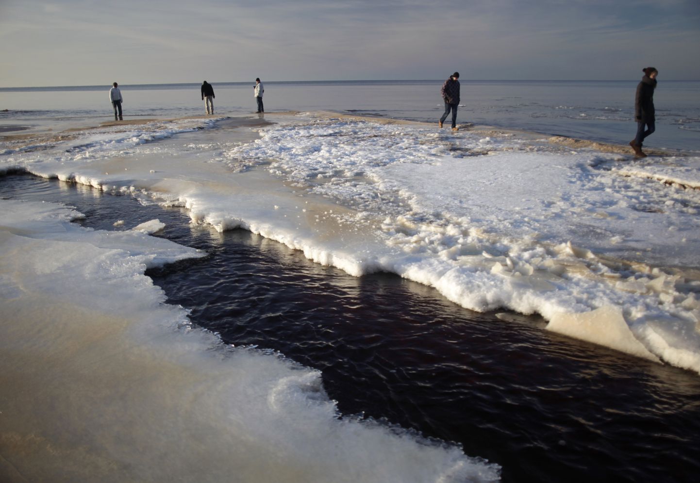 Pilt Saulkrasti rannikust 2012. aasta jaanuari lõpus, kui samuti tavatult soojalt alanud talv pööras aga äkitselt külmaks.