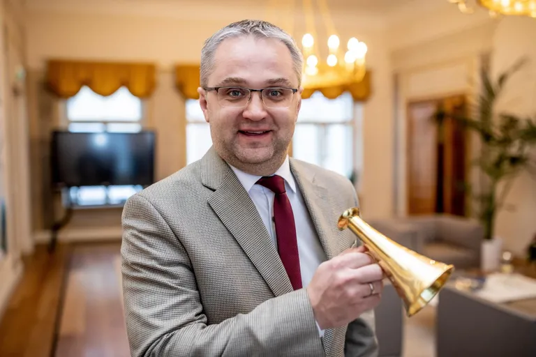 JANAR HOLM kuulutati mõni aasta tagasi tema sõbraliku oleku tõttu pressisõbraks.