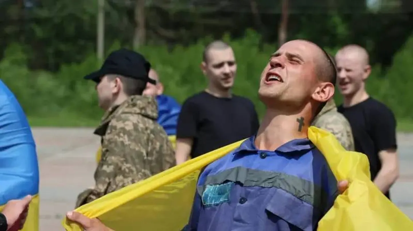 Зеленский опубликовал фото, сообщая о начале нового большого обмена пленными, который, по его словам, пройдет в несколько этапов.