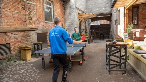 PIDU LÄBI ⟩ Romaan tõmbas noortele täisealistele nädalavahetuseks ukse kinni
