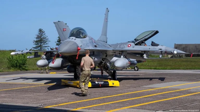 Дания, Нидерланды и Норвегия пообещали предоставить Украине истребители F-16