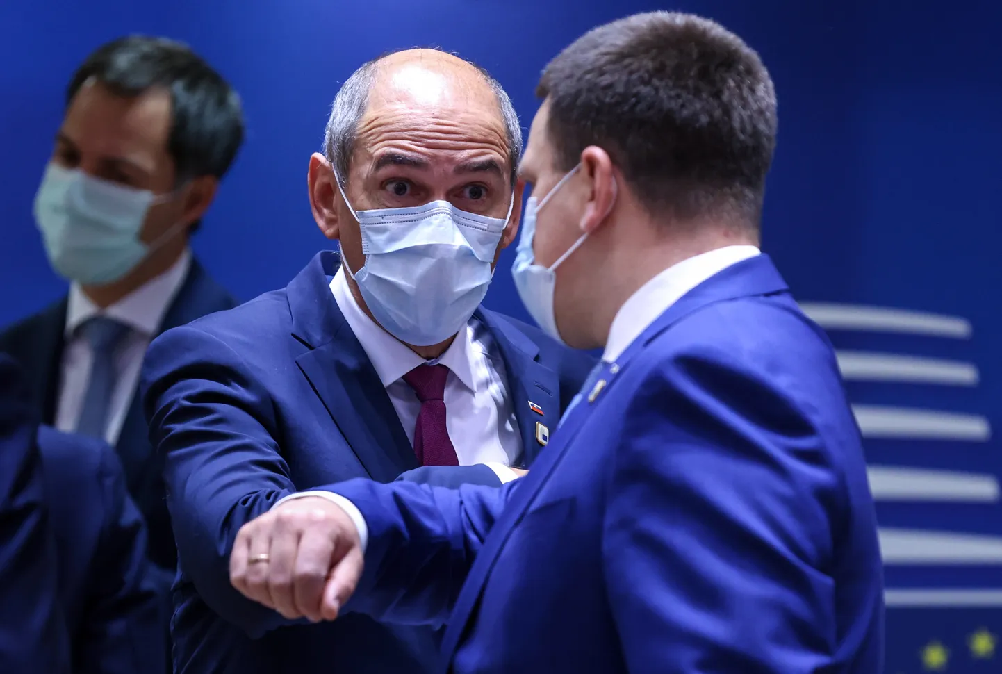 Sloveenia peaminister Janez Janša Jüri Ratast tervitamas.