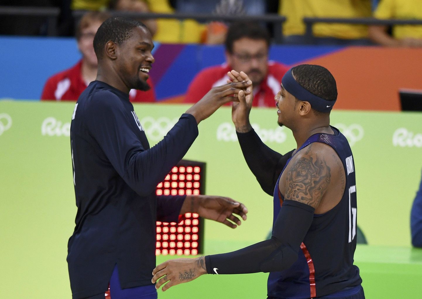 Kevin Durant (vasakul) ja Carmelo Anthony aitasid USA korvpallikoondisel taas olümpiamängudel triumfeerida.