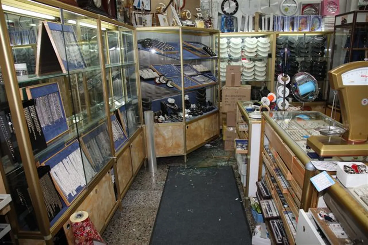 Ограбленный магазин Malmin Korupaja.