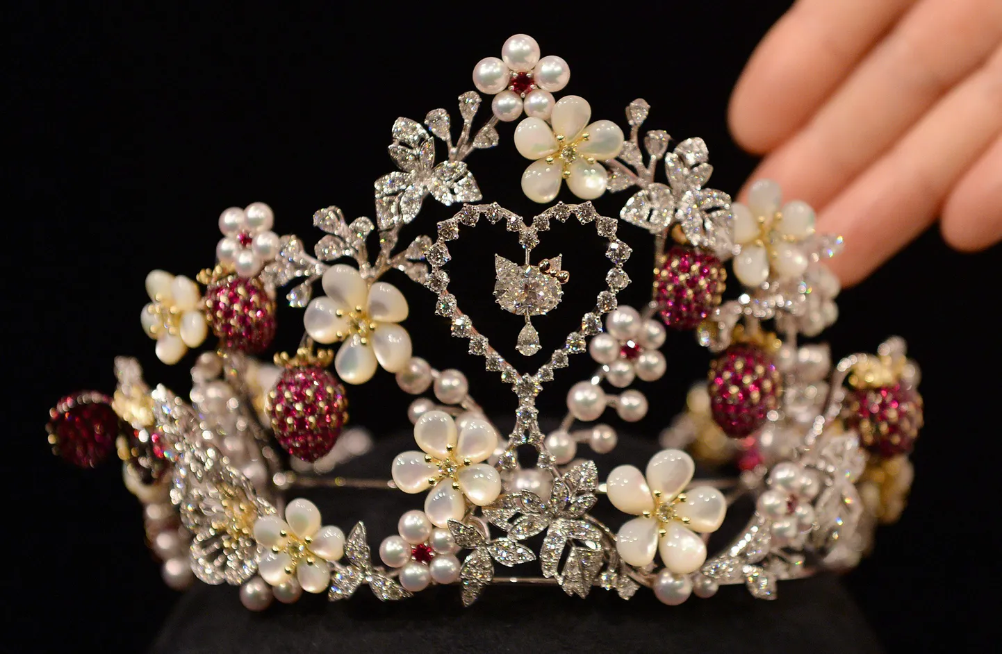 Mikimoto Hello Kitty tiaara.