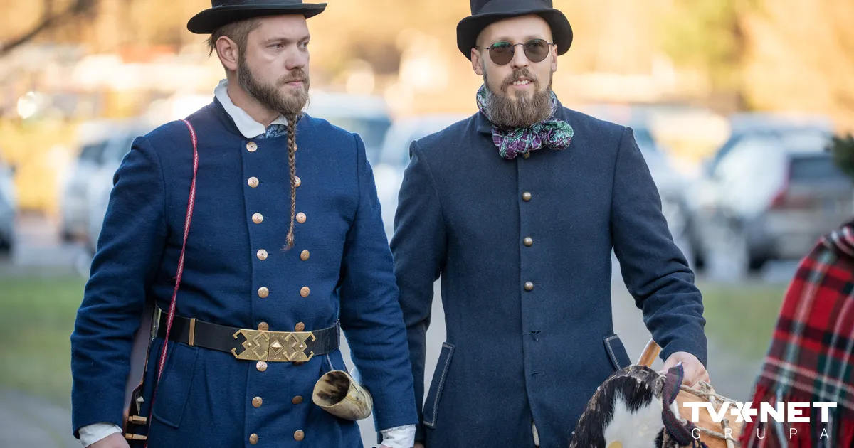 FOTO Mūžībā tiek pavadīts pasaules apceļotājs Kārlis Bardelis