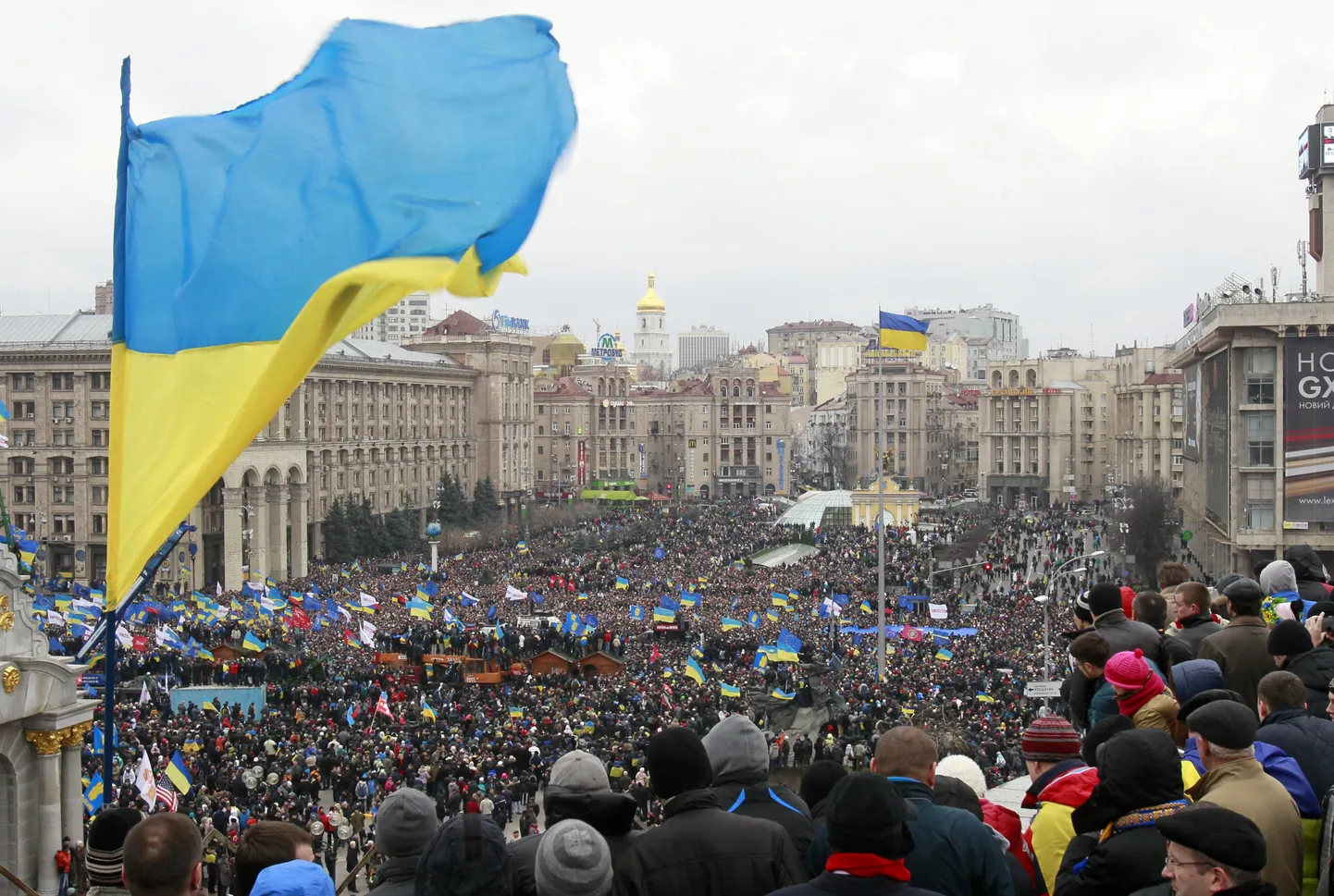 Ukraina Euroopa Liidu toetajad kogunesid Maidanile 1. detsembril 2013. Rahvamassile esines opositsiooni liider Vitali Klõtško, kes kutsus president Janukovitšit tagasi astuma.
