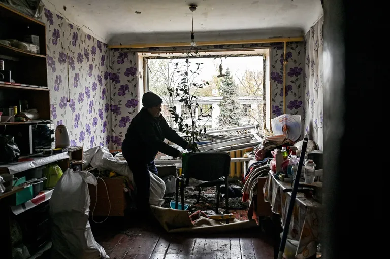 Последствия авиаудара в Запорожье.