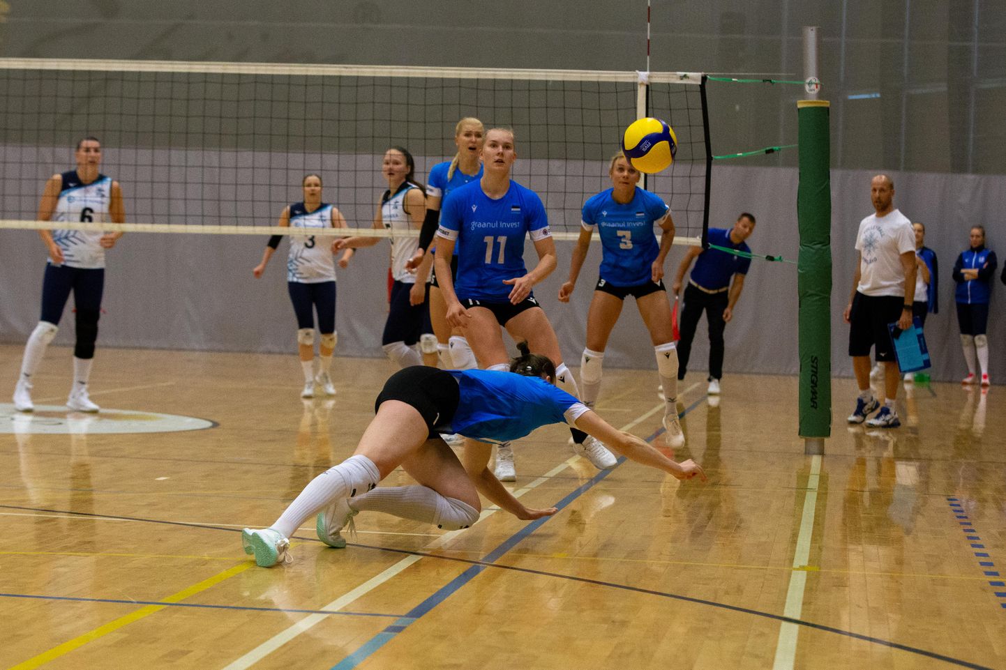 Naiste võrkpallikoondis mängus Soome vastu.