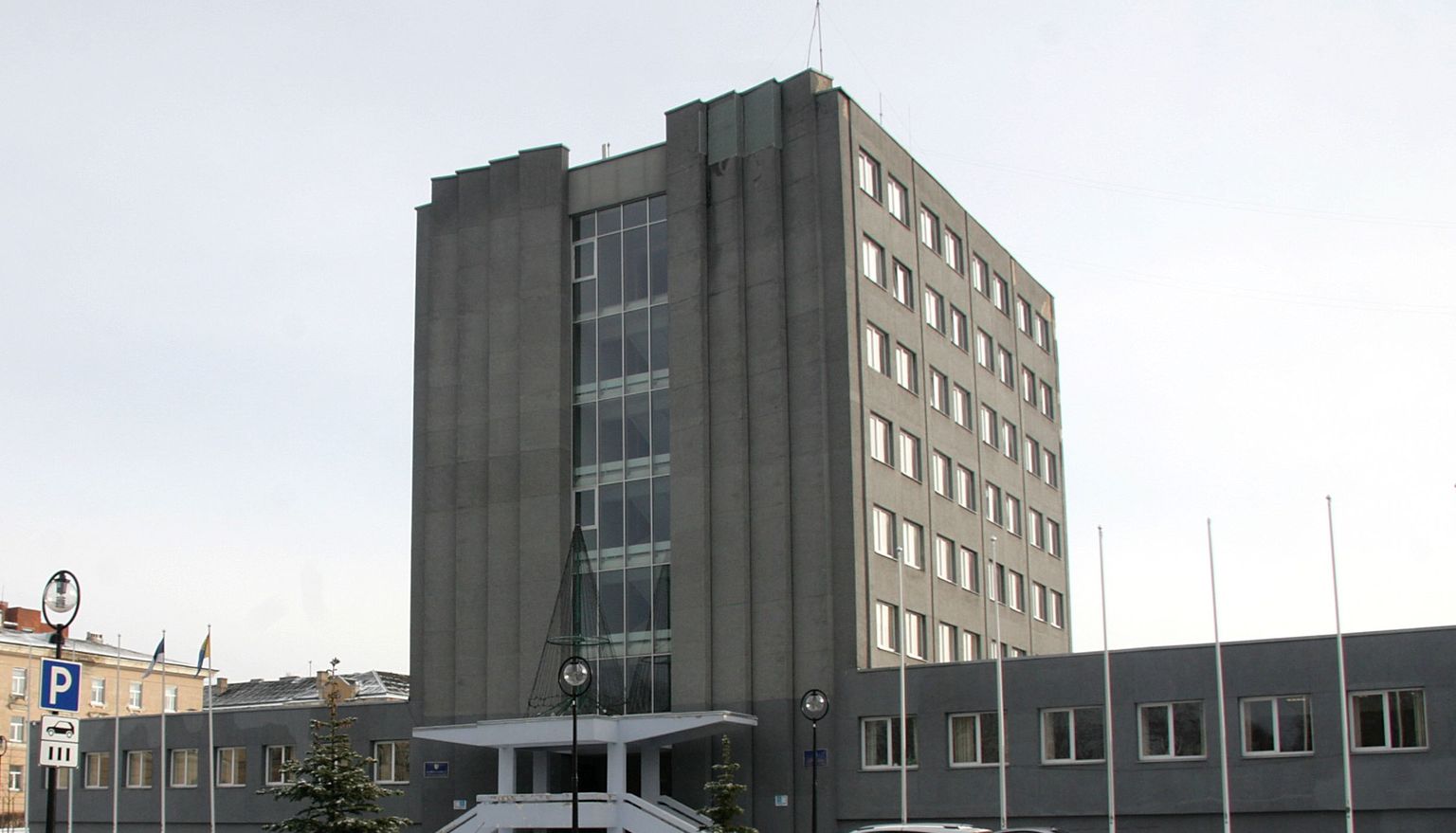 Так называемый серый дом является символом руководства города Кохтла-Ярве. Здесь располагаются городское управление и городское собрание.