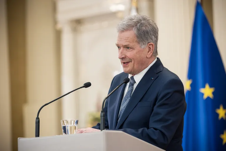 Soome president Sauli Niinistö julgeolekupoliitilisi teemasid käsitleval pressikonverentsil 15.5.2022 Helsingi presidendilossis.