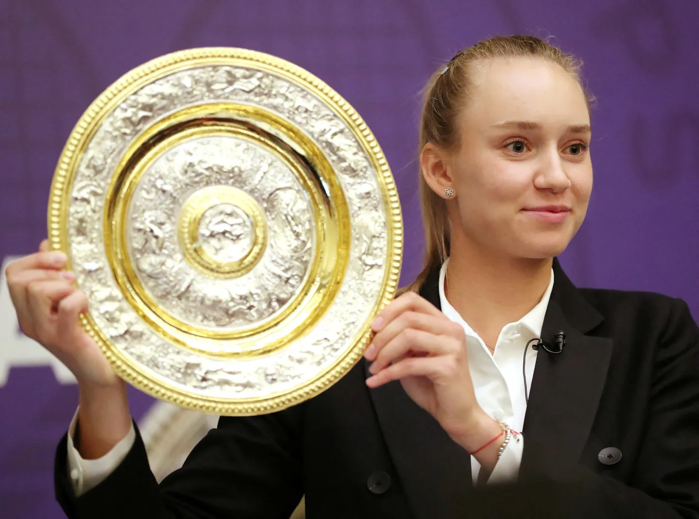 Выступающая за Казахстан 23-летняя Елена Рыбакина из Москвы стала победительницей турнира Большого шлема в Уимблдоне в женском одиночном разряде в июле 2022 года.
