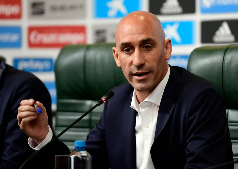 Kas Hispaania jalgpalliliidu president Luis Rubiales on tõesti valevorst?