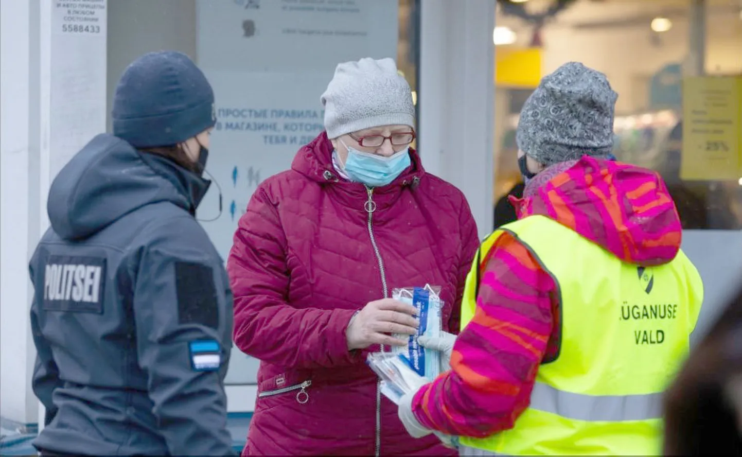 Lüganuse vallavalitsus jagas elanikele detsembris mitmel nädalavahetusel tasuta maske. Läinud laupäeval tehti sellega taas algust.