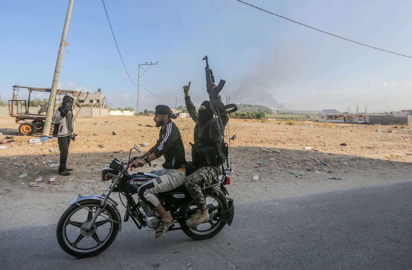 Hamasi võitlejad Iisraeli ja Gaza vahelisel piiril, 7. oktoobril 2023. a.