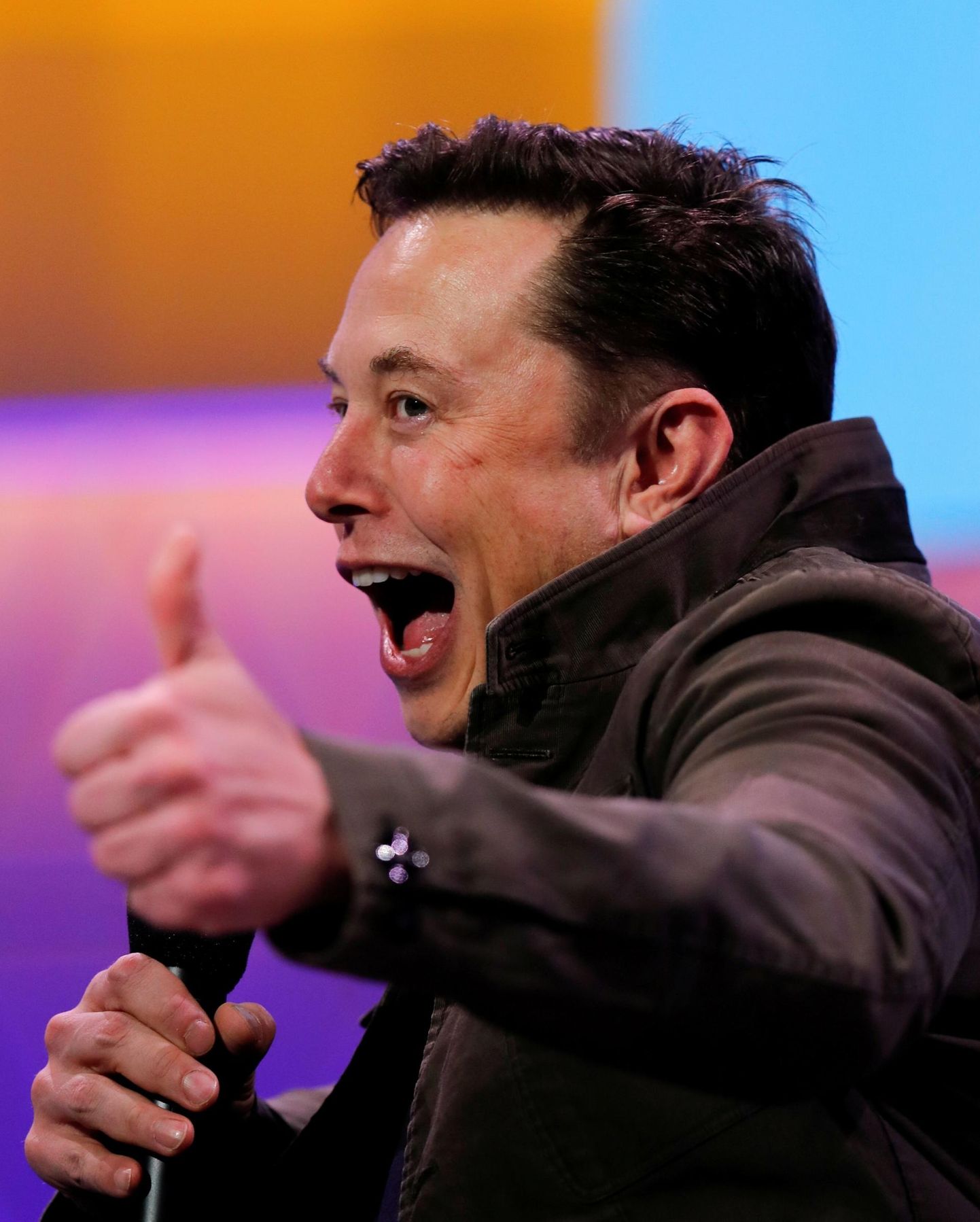 Tesla juht Elon Musk teatas, et autofirma ei kavatse enam makseid bitcoin’ides vastu võtta. Muski sõnad viisid krüptorahad langusesse.