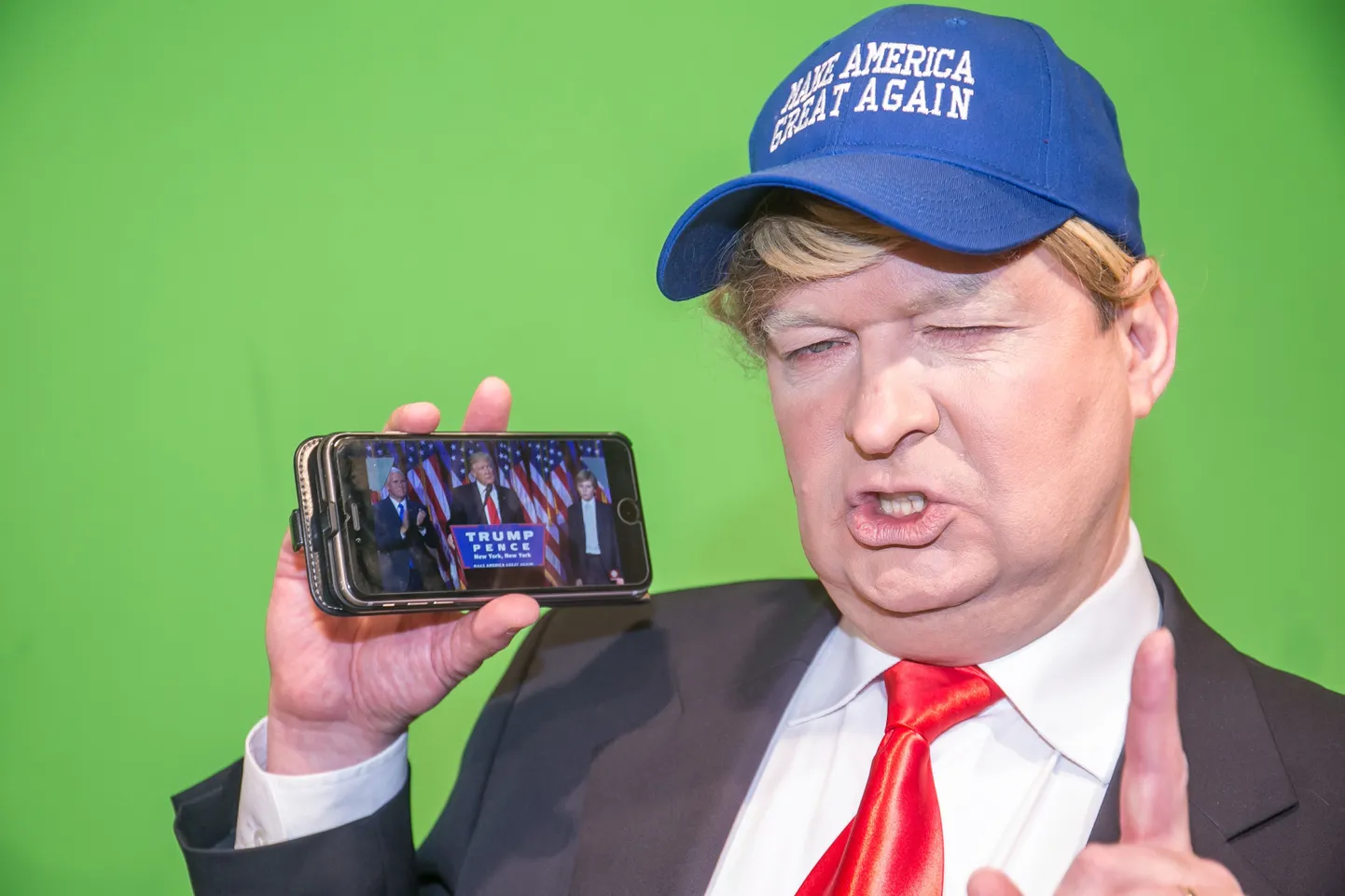Raivo E. Tamm kehastamas mullu novembris USA vastvalitud presidenti Donald Trumpi.