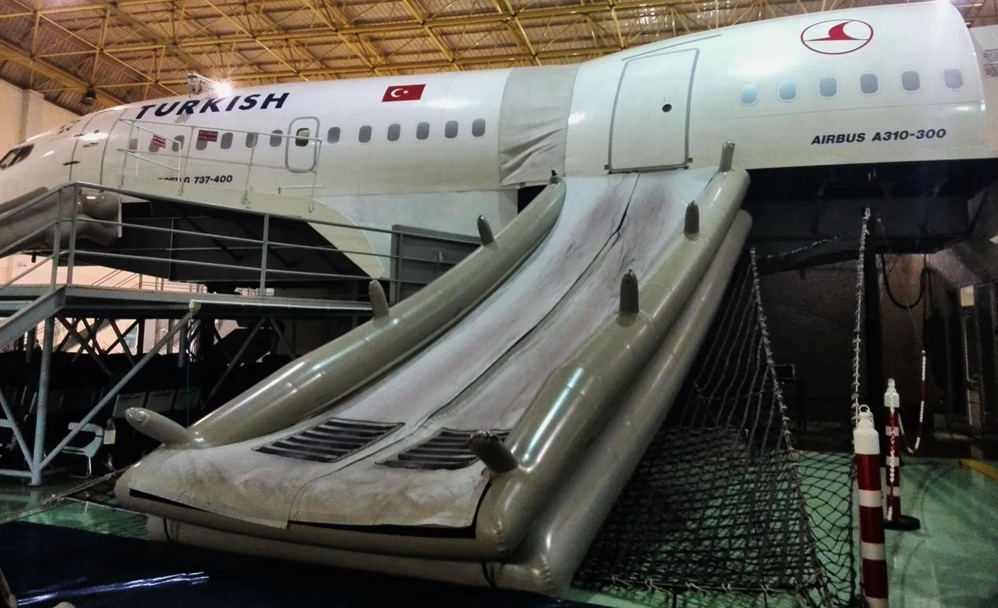 Treeningalal reisilennuki Airbus 310 liurada, mida kasutatakse õppustel.