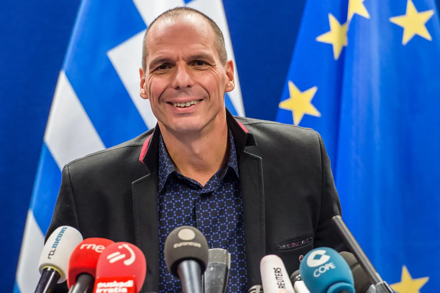 Kreeka rahandusminister Yanis Varoufakis pressikonverentsil pärast kohtumist eurogrupi liikmetega.