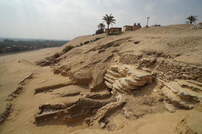 Egiptuses Saqqaras leiti Rooma-aegne katakomb. Pildil on sissepääs katakombi